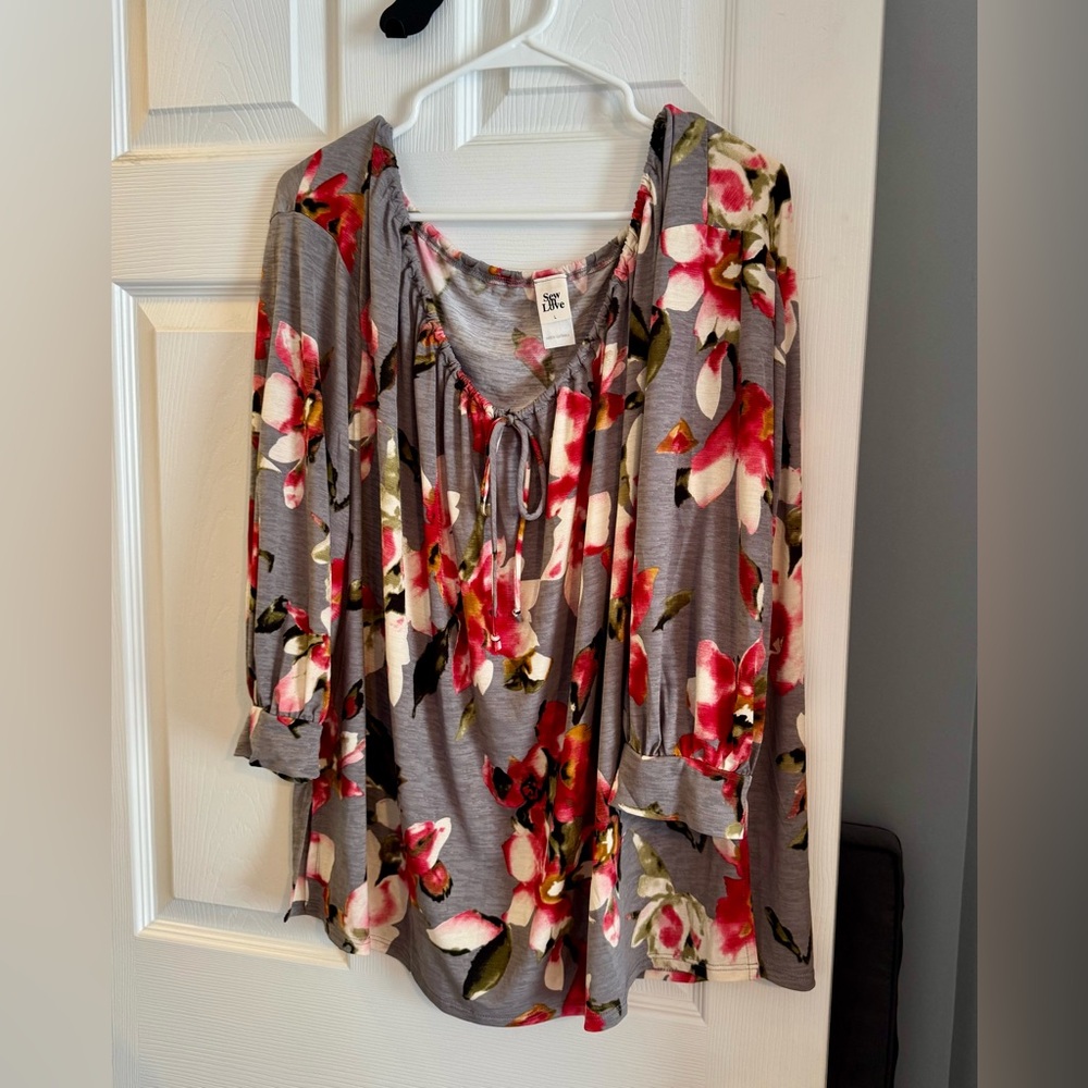 Sew in Love Floral Gray Women's Top